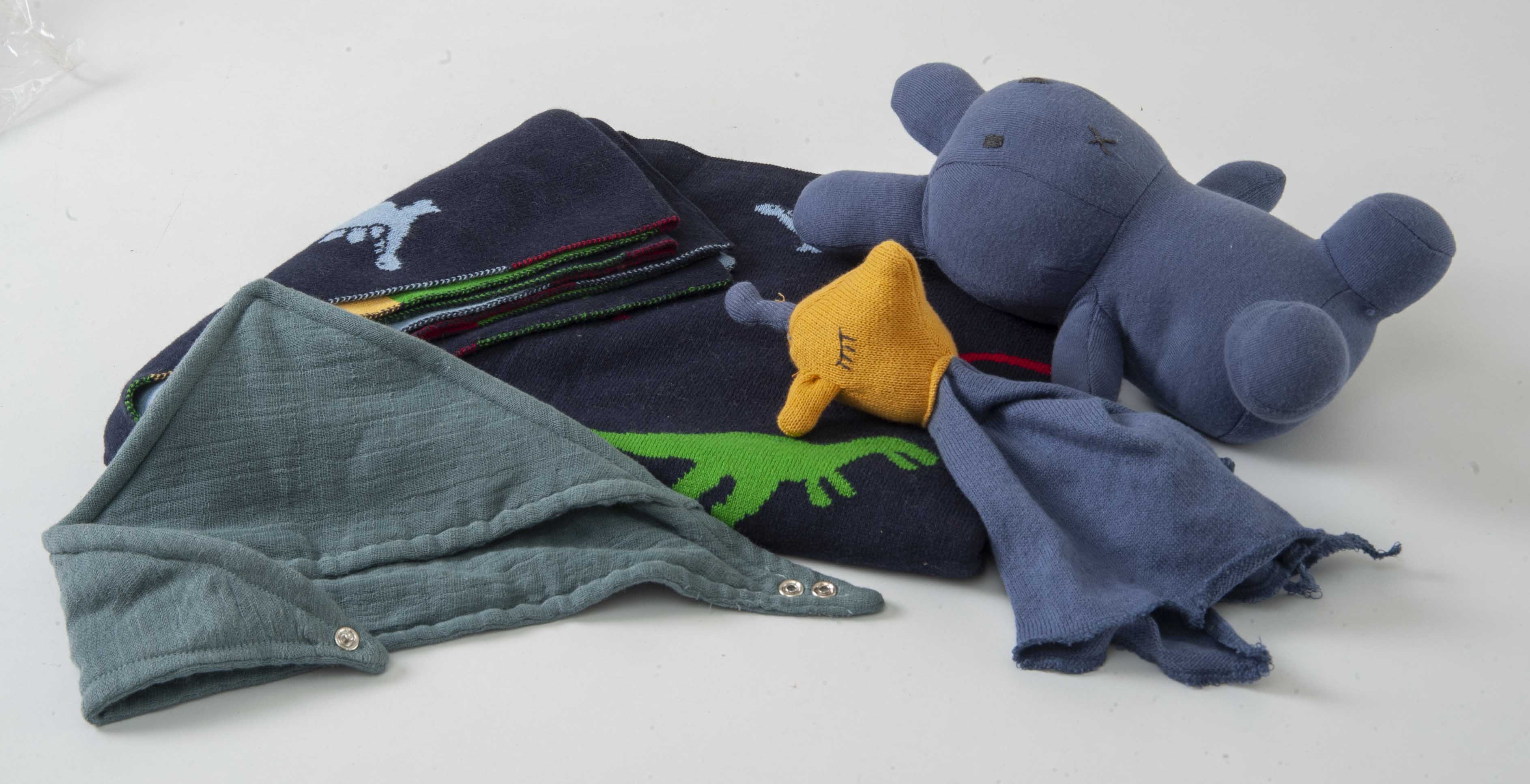 Gift Set of 4 (Blanket with Muslin Bib, Rabbit, Giraffe Comforter) | 100% Organic Cotton - Mojopanda Organic Store